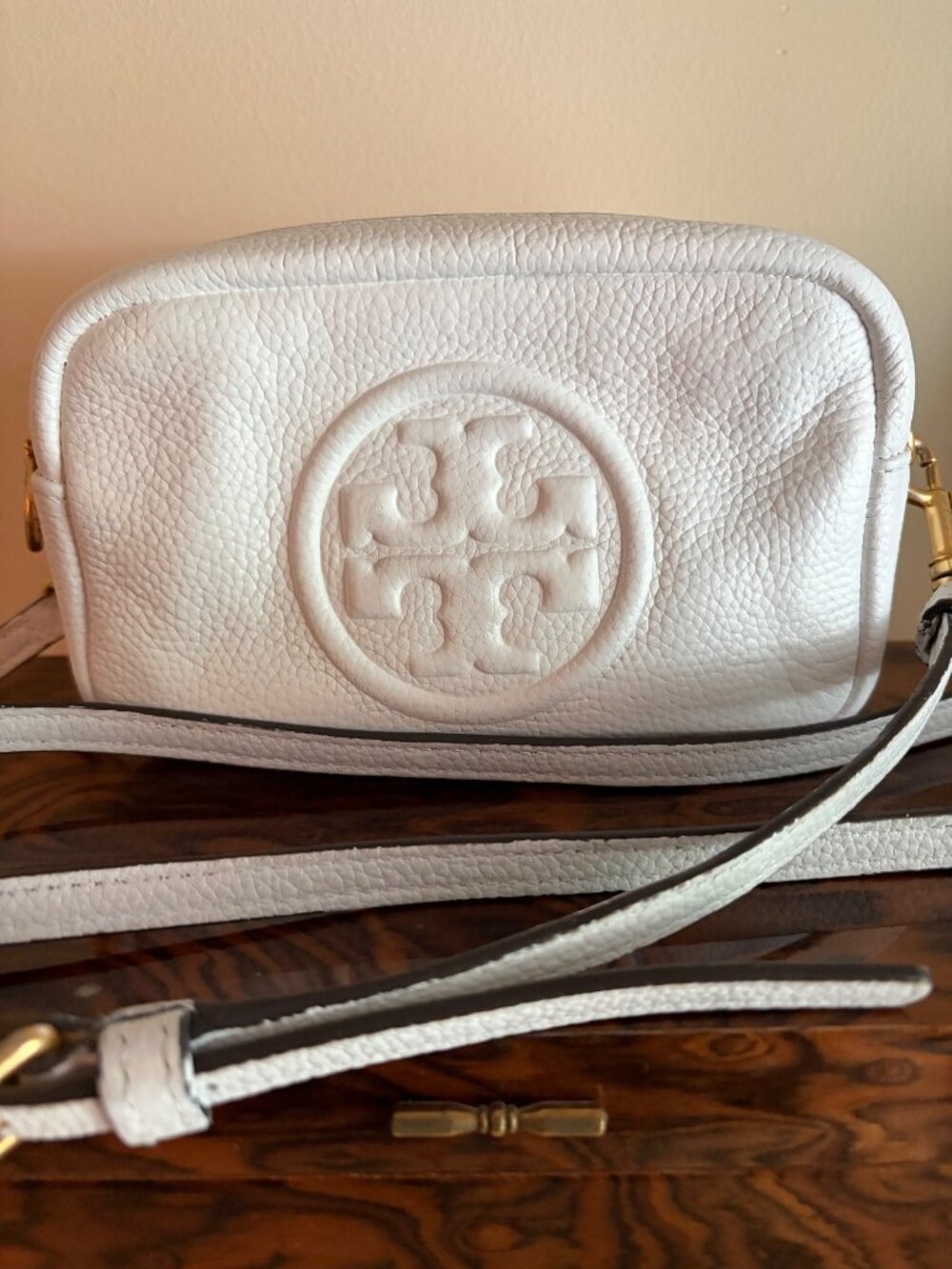 Tory Burch Perry Bombe White Crossbody Camera Handbag - Picture 9 of 13
